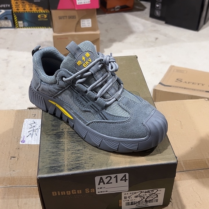 编码214号。38码防砸防刺劳保鞋