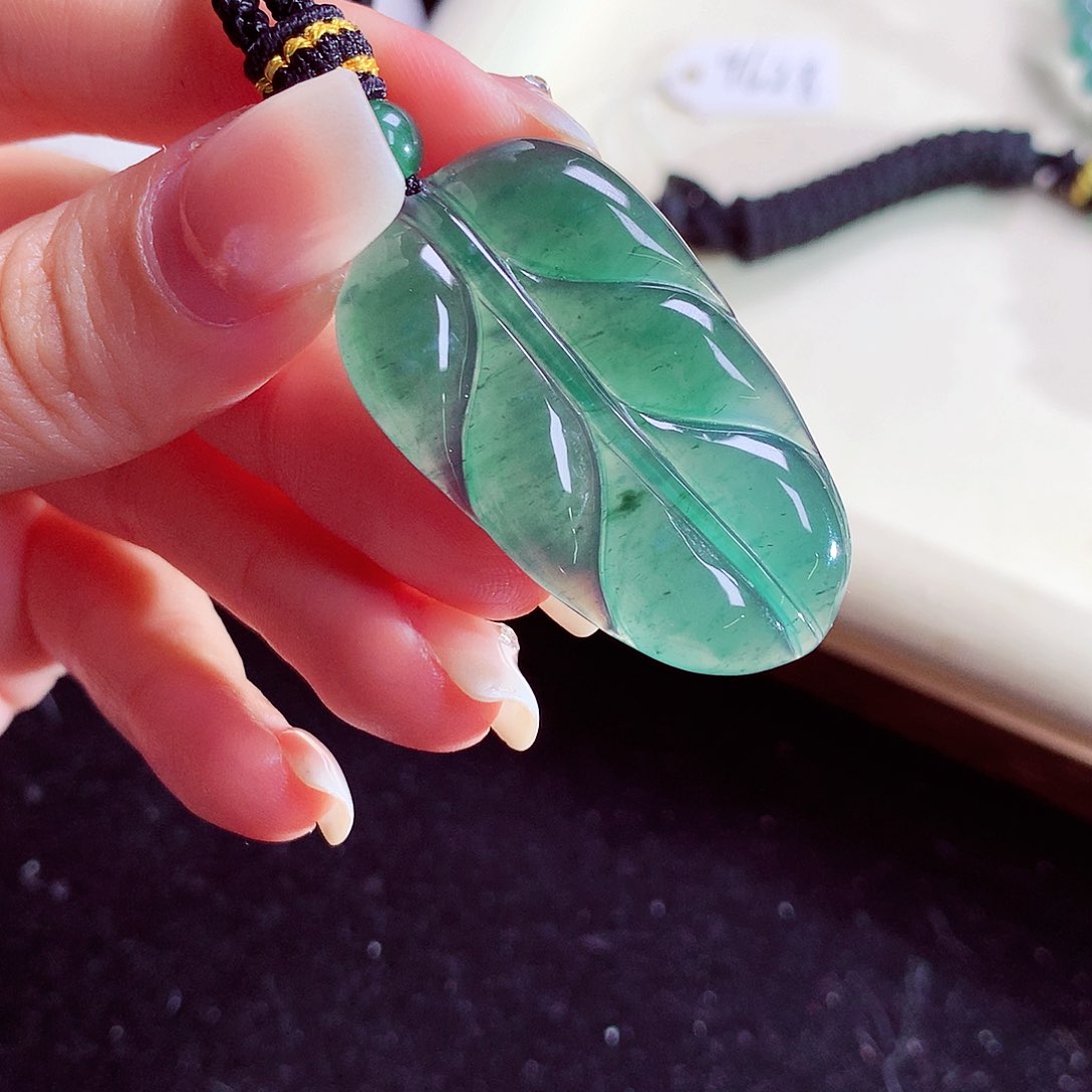 颈饰未镶嵌翡翠天然