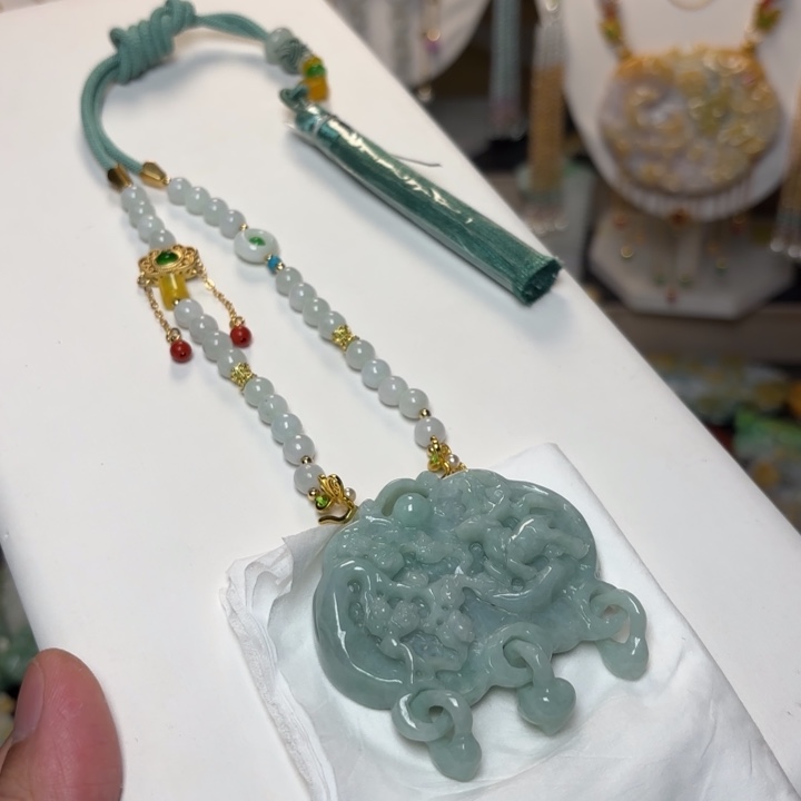 翡翠未镶嵌颈饰吊坠