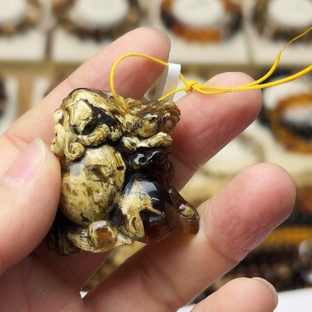 豆***豆琥珀未镶嵌裸石大