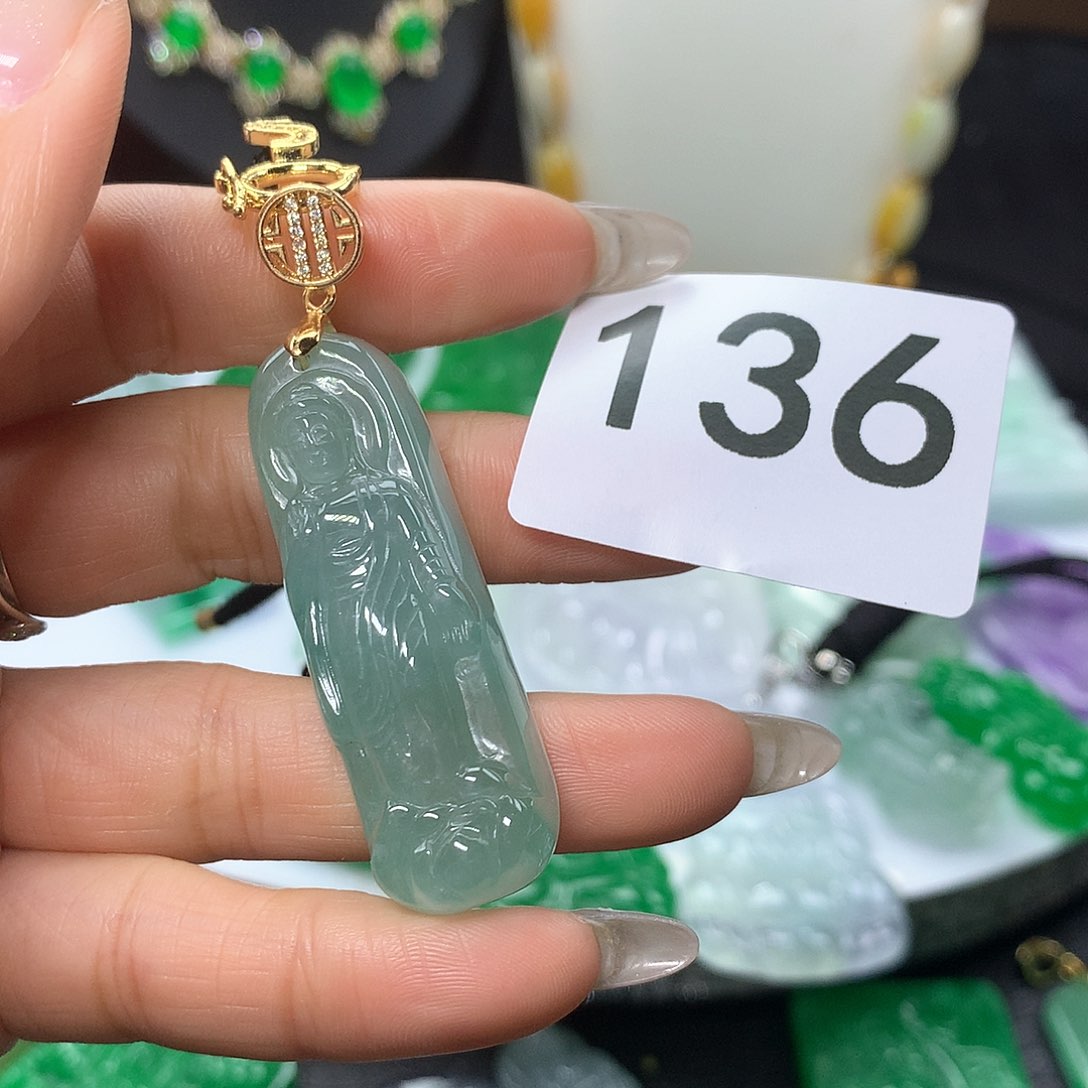 翡翠吊坠(赠链)未镶嵌