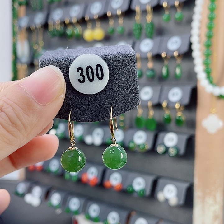 18K金镶嵌和田玉耳饰