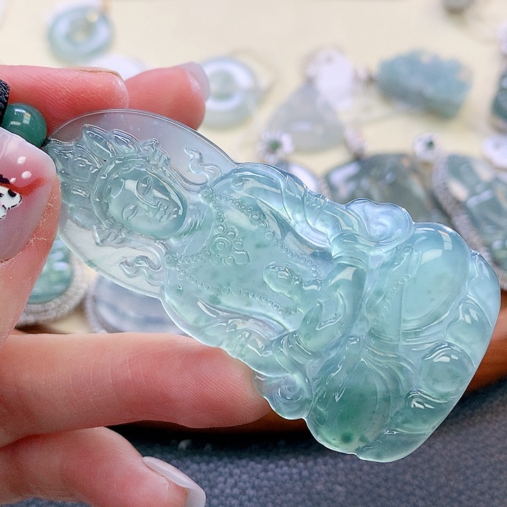 翡翠颈饰未镶嵌翡翠