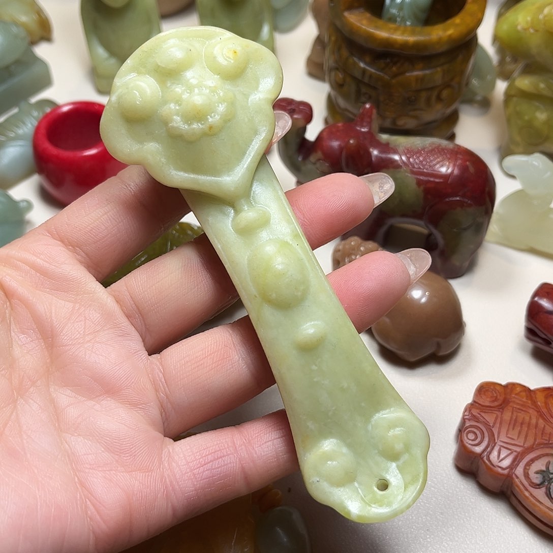 白玉菩提吊坠白玉菩提吊坠