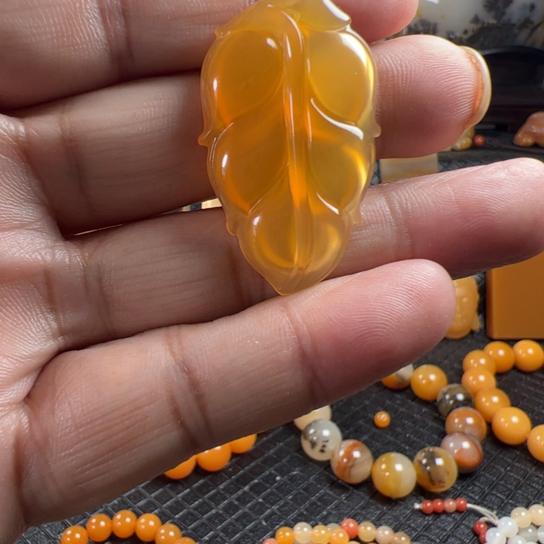 枫***飘石英质玉（黄龙玉）未镶嵌套链