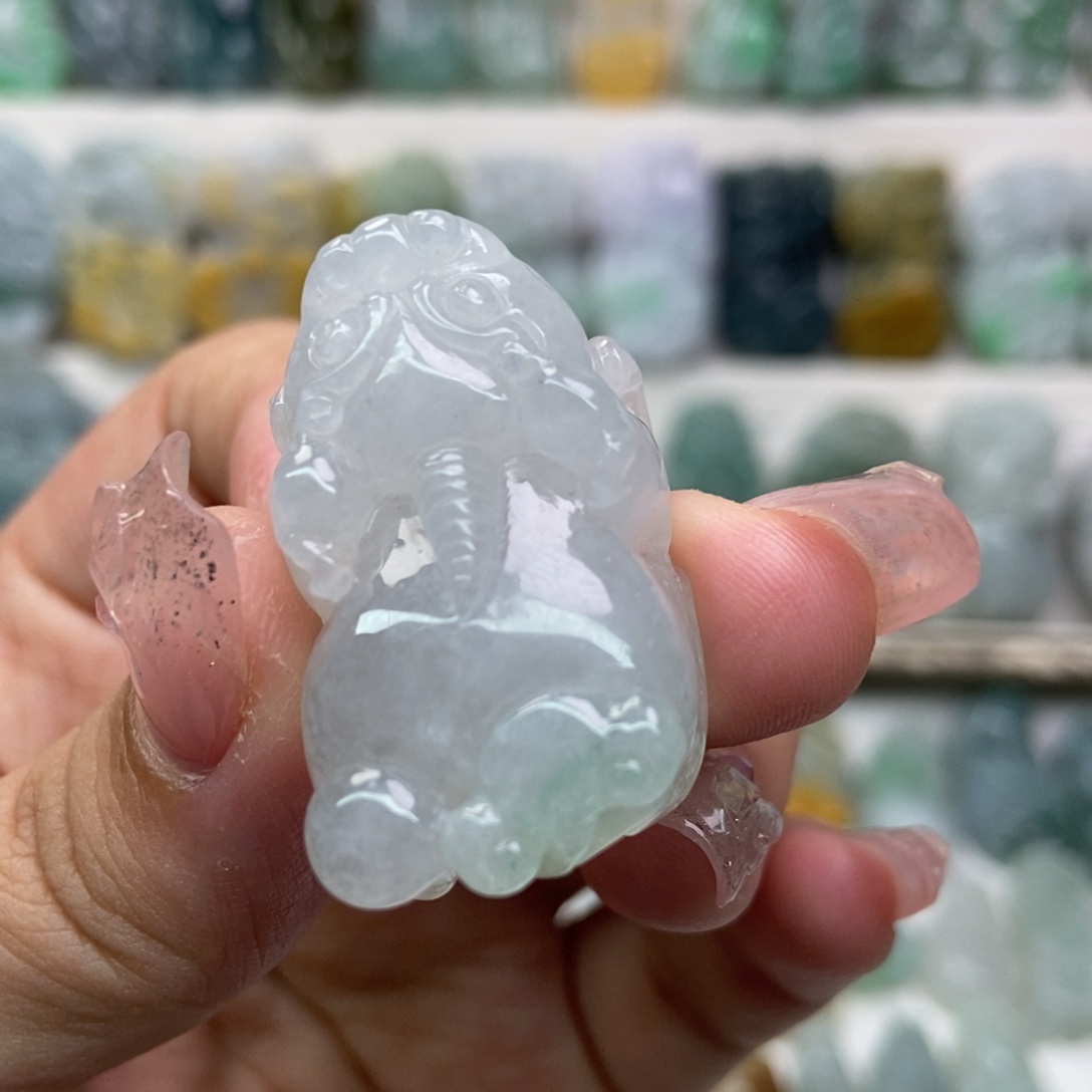 翡翠未镶嵌吊坠(赠链)