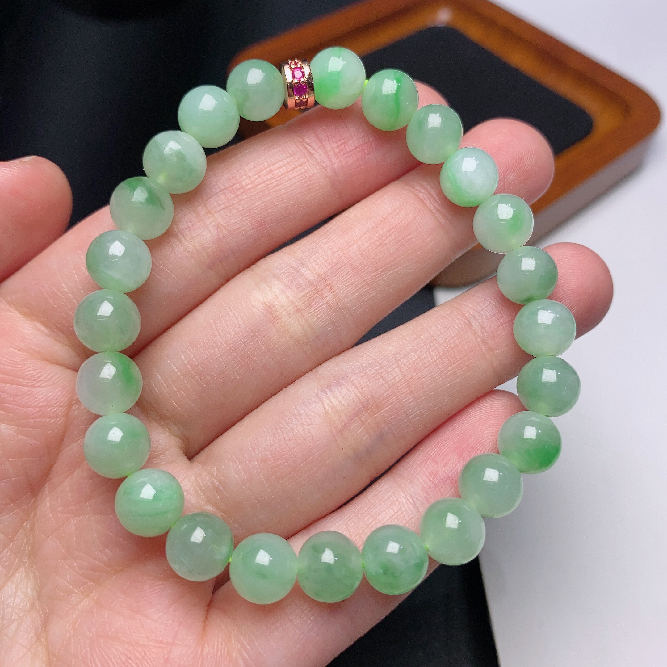 缅甸天然a货翡翠冰种飘绿飘花圆珠手链卡7.5mm绿色玉手串