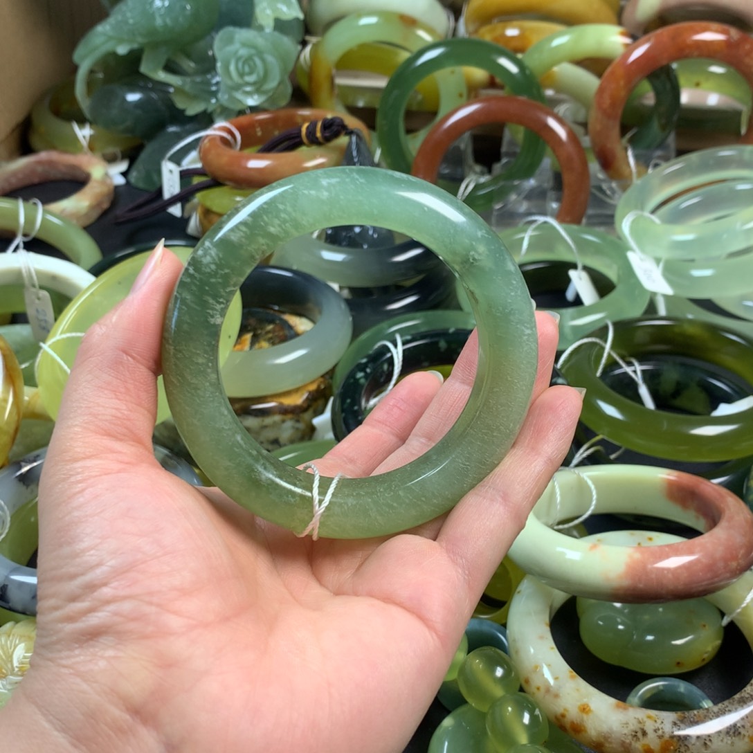 蛇纹石玉未镶嵌手镯