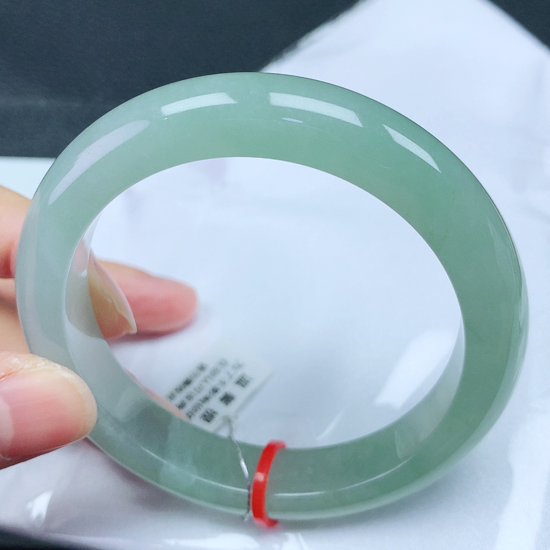 翡翠手镯未镶嵌54圈