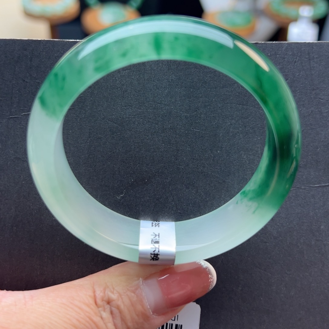 石英质玉（非洲翠）未镶嵌手镯