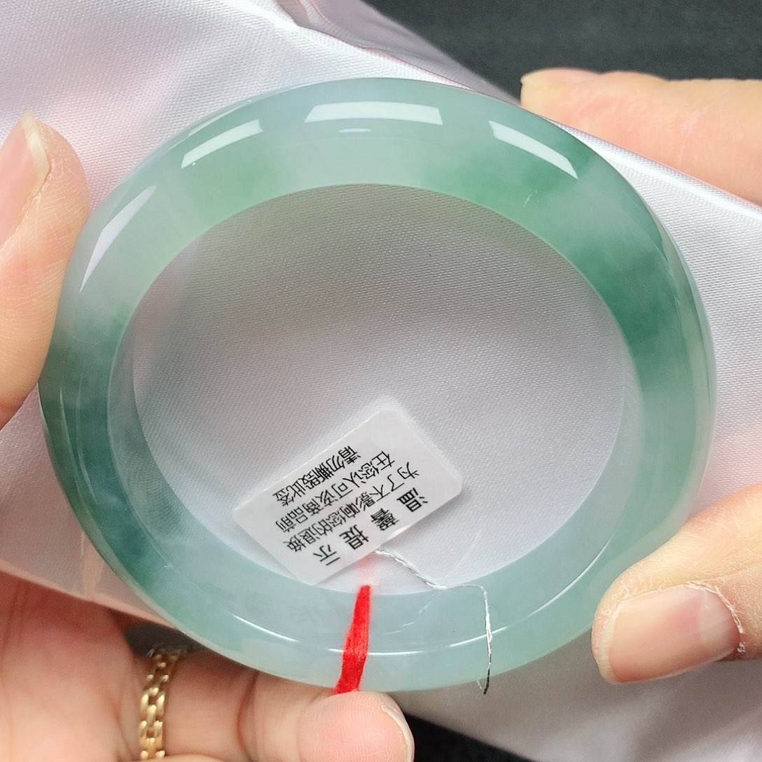 翡翠手镯未镶嵌56圈