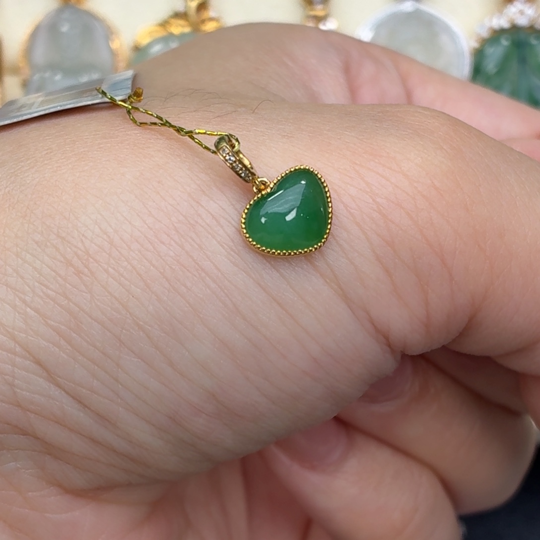 翡翠18K金镶嵌颈饰