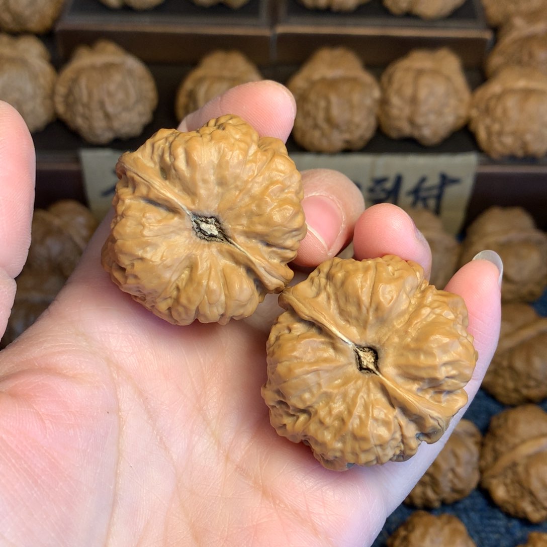 桃核吊坠右蛤蟆核桃