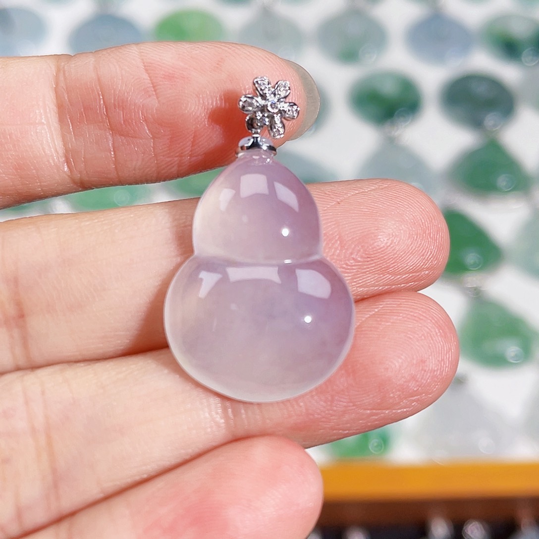 颈饰18K金镶嵌翡翠吊坠