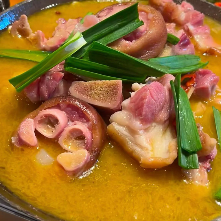 湖北恩施农家柴火烟熏腊猪脚传统工艺腌制美味猪前腿