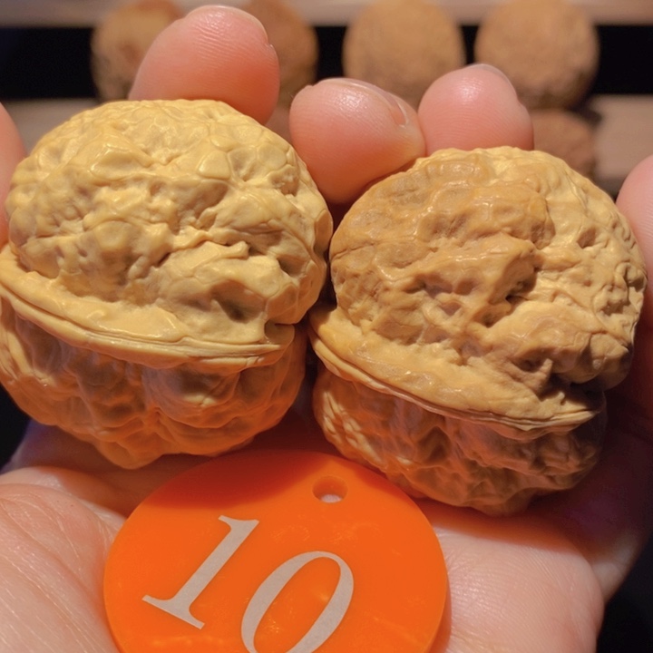 核桃元宝金蟾王尺寸4.2手把件