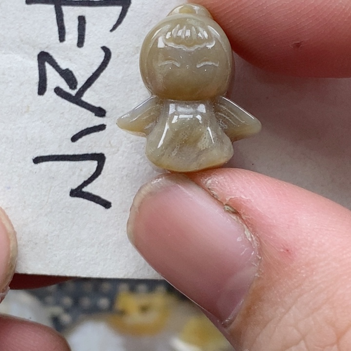 颈饰未镶嵌硅化珊瑚（珊瑚玉）