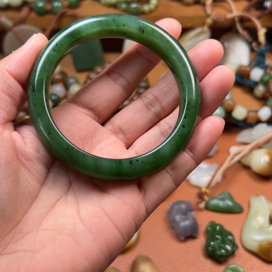 夏***s和田玉未镶嵌颈饰