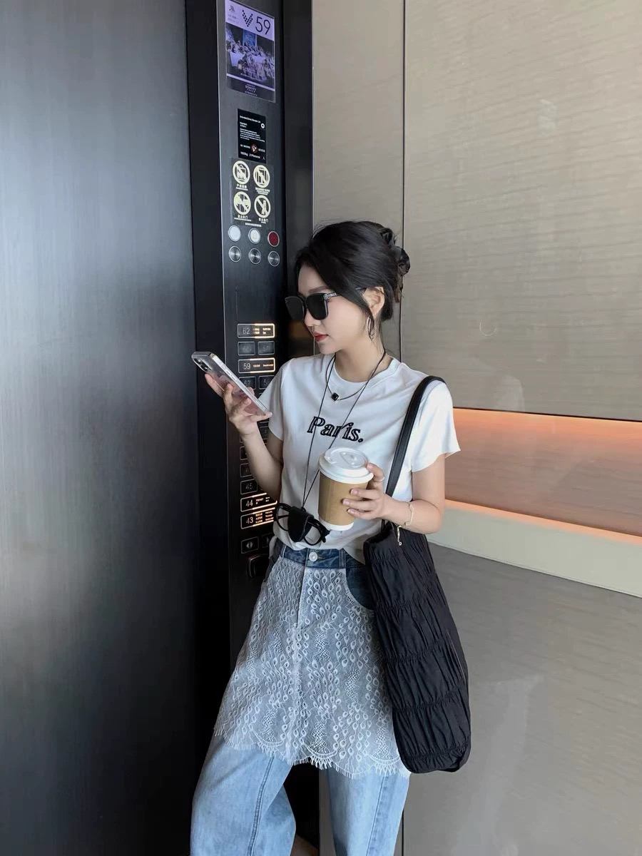 欧货时尚蕾丝屁帘牛仔裤