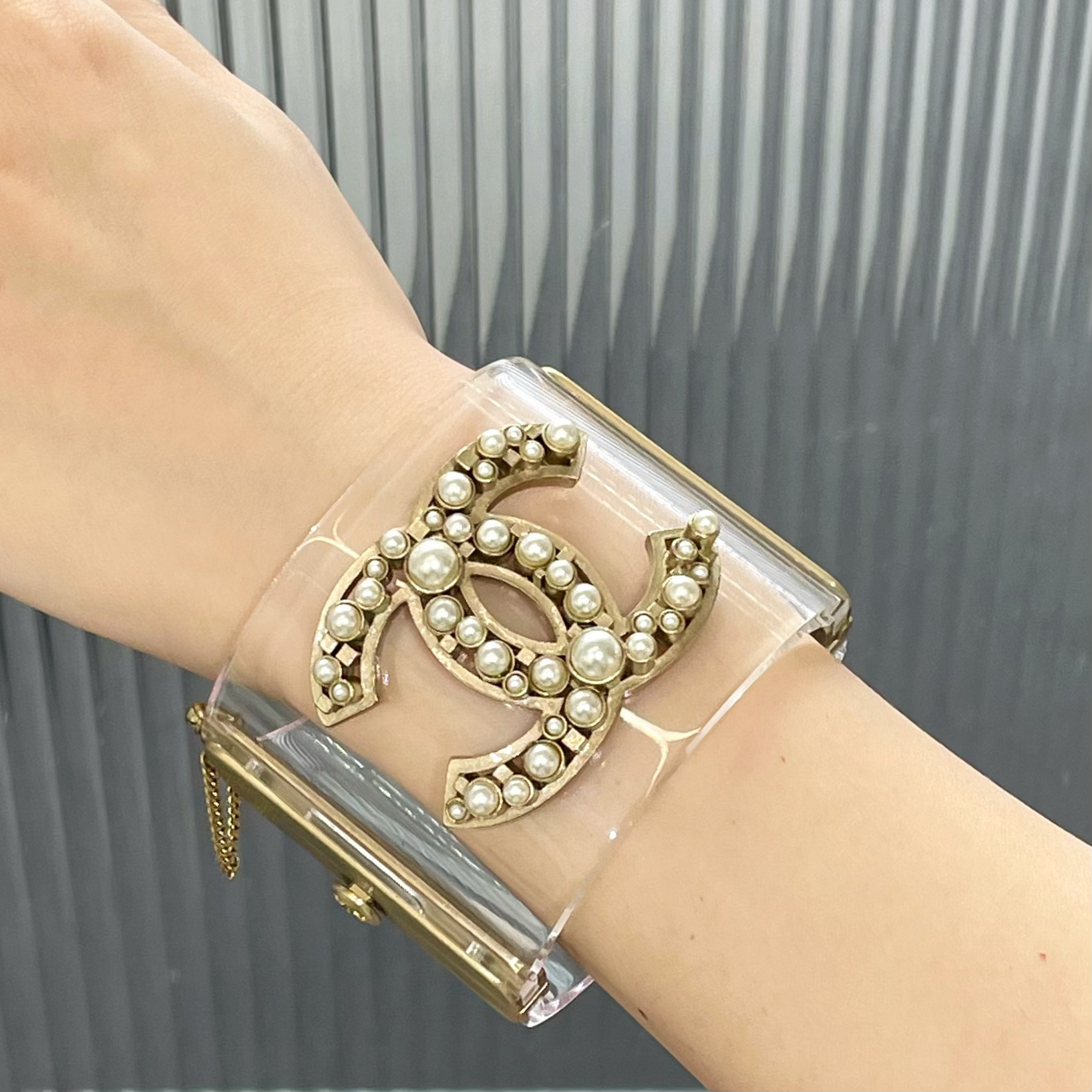 95新 Chanel/香奈儿 Chanel14s透明亚克力珍珠双C手镯 90173307