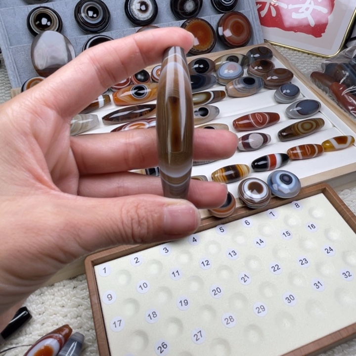 昂***扎玛瑙/玉髓未镶嵌项链