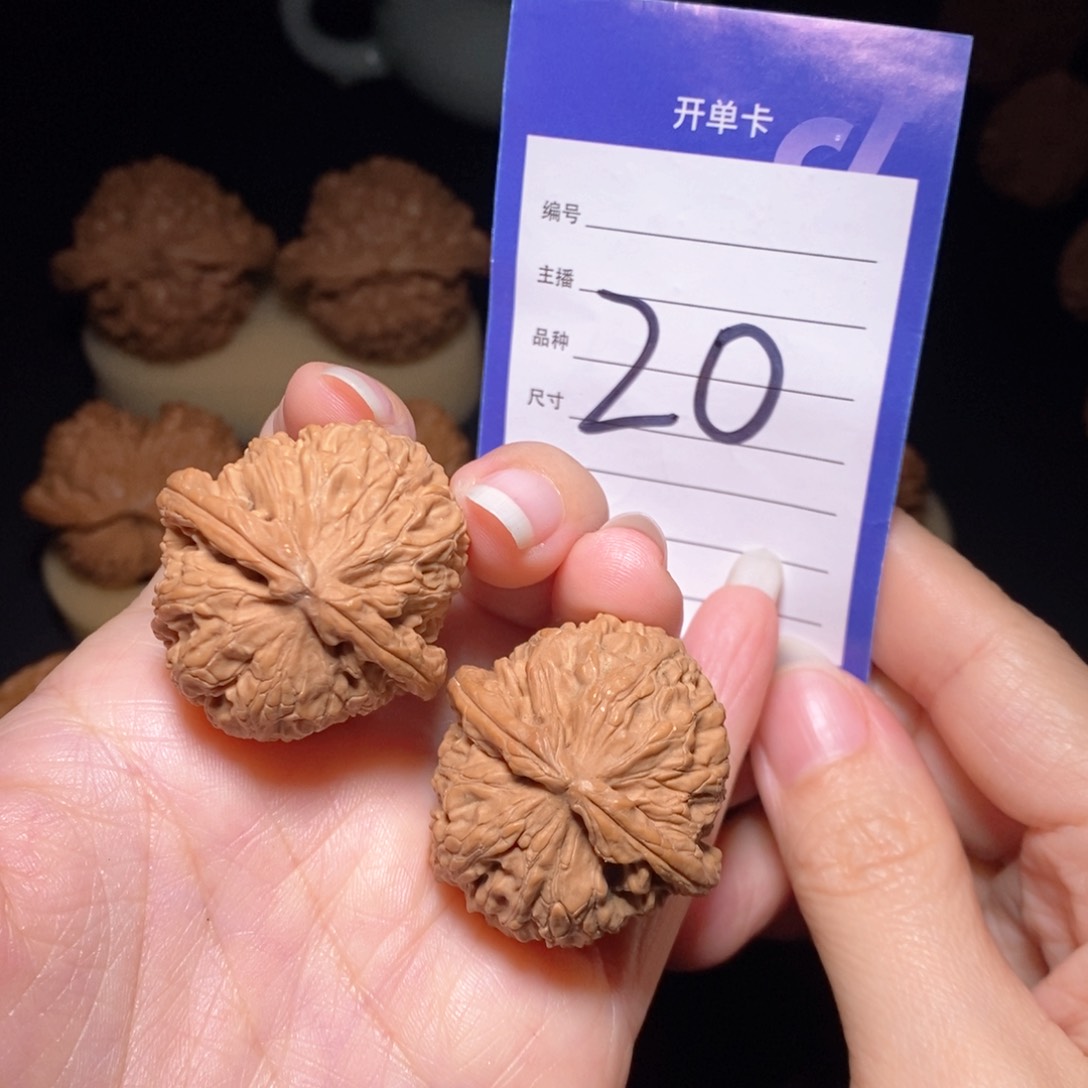 文玩核桃把件白狮子35左右 偏远地区不发货