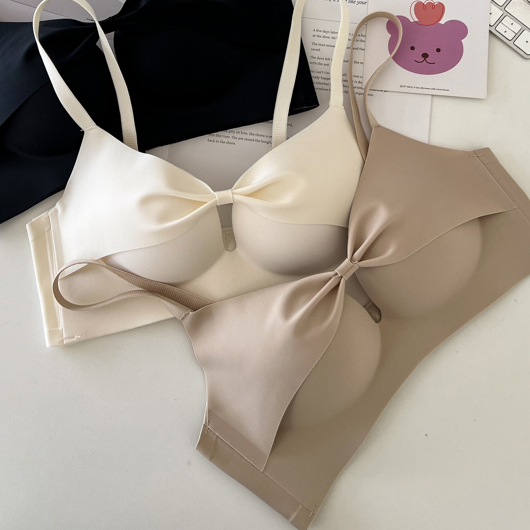 夏天小胸聚拢显大无痕内衣女无钢圈收副乳防下垂性感镂空文胸无痕