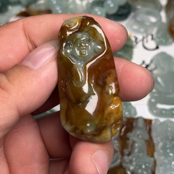 翡翠未镶嵌颈饰佛