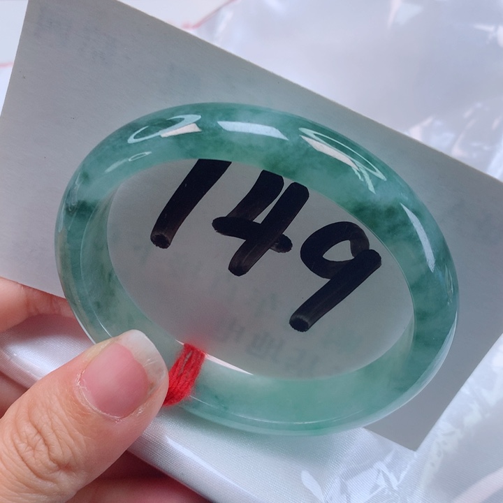 翡翠手镯（贵妃镯）未镶嵌飘花