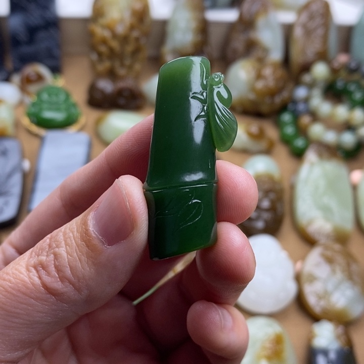 和田玉颈饰未镶嵌风*?