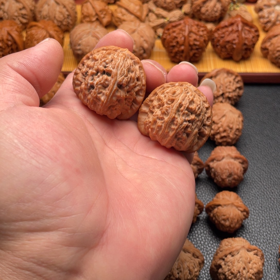 核桃文玩核桃白狮子