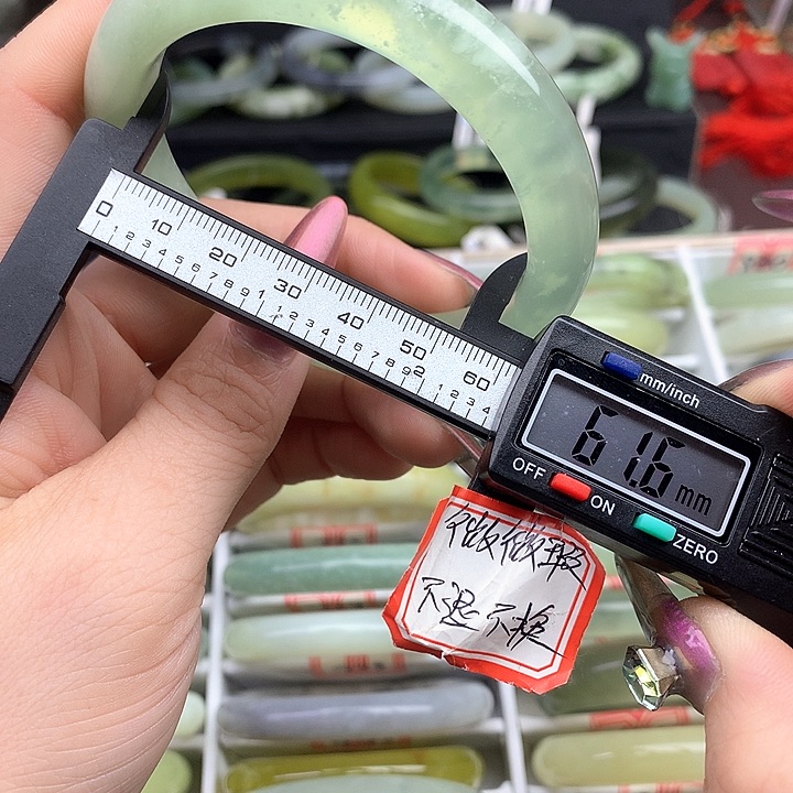 蛇纹石玉手镯未镶嵌770