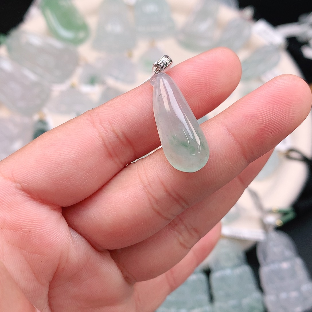 翡翠颈饰18K金镶嵌冰胶飘绿福瓜