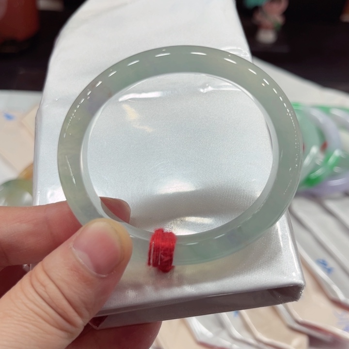 翡翠手镯未镶嵌50.8贵