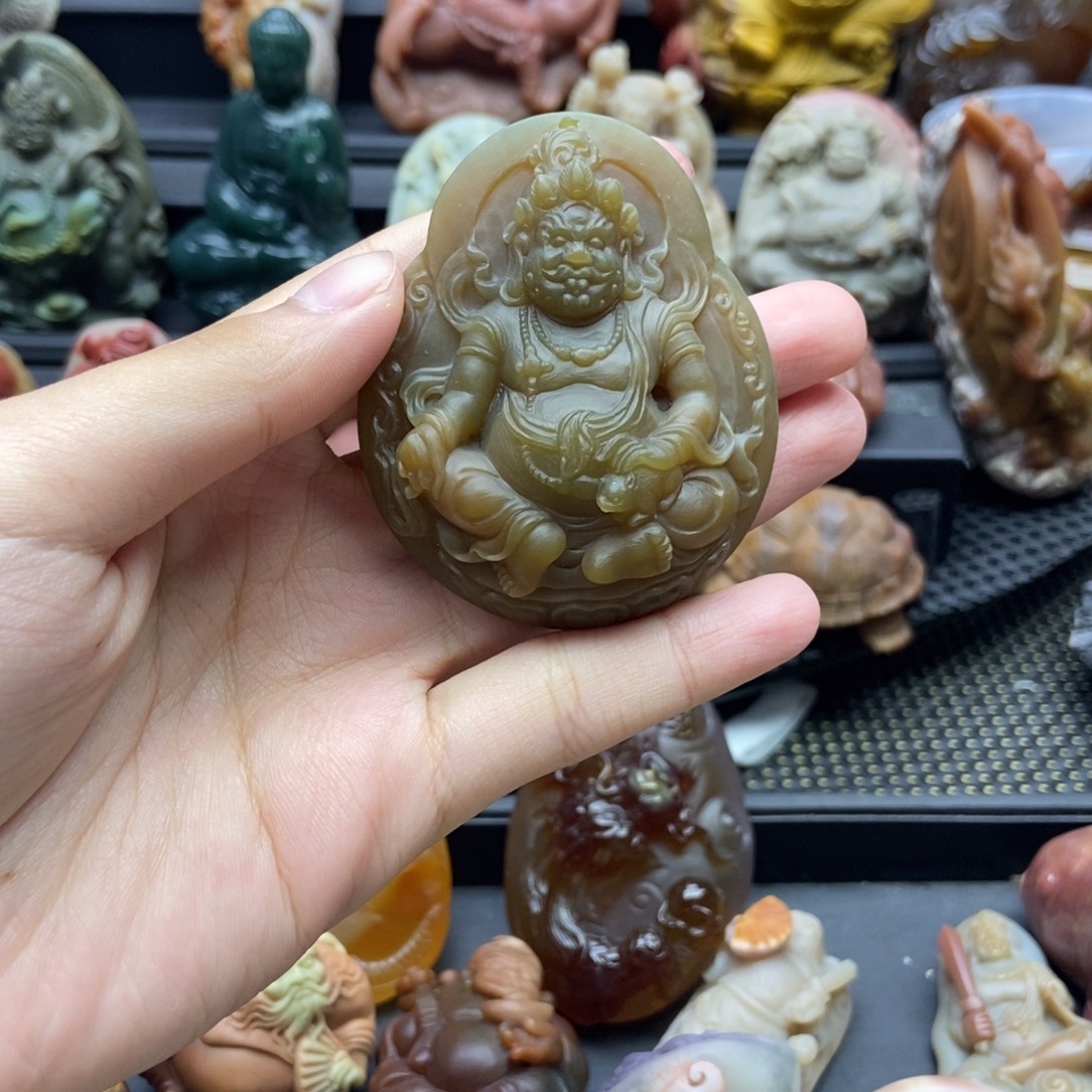 用***8石英质玉未镶嵌颈饰