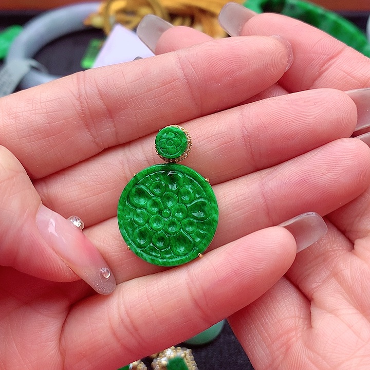 翡翠颈饰18K金镶嵌翡翠