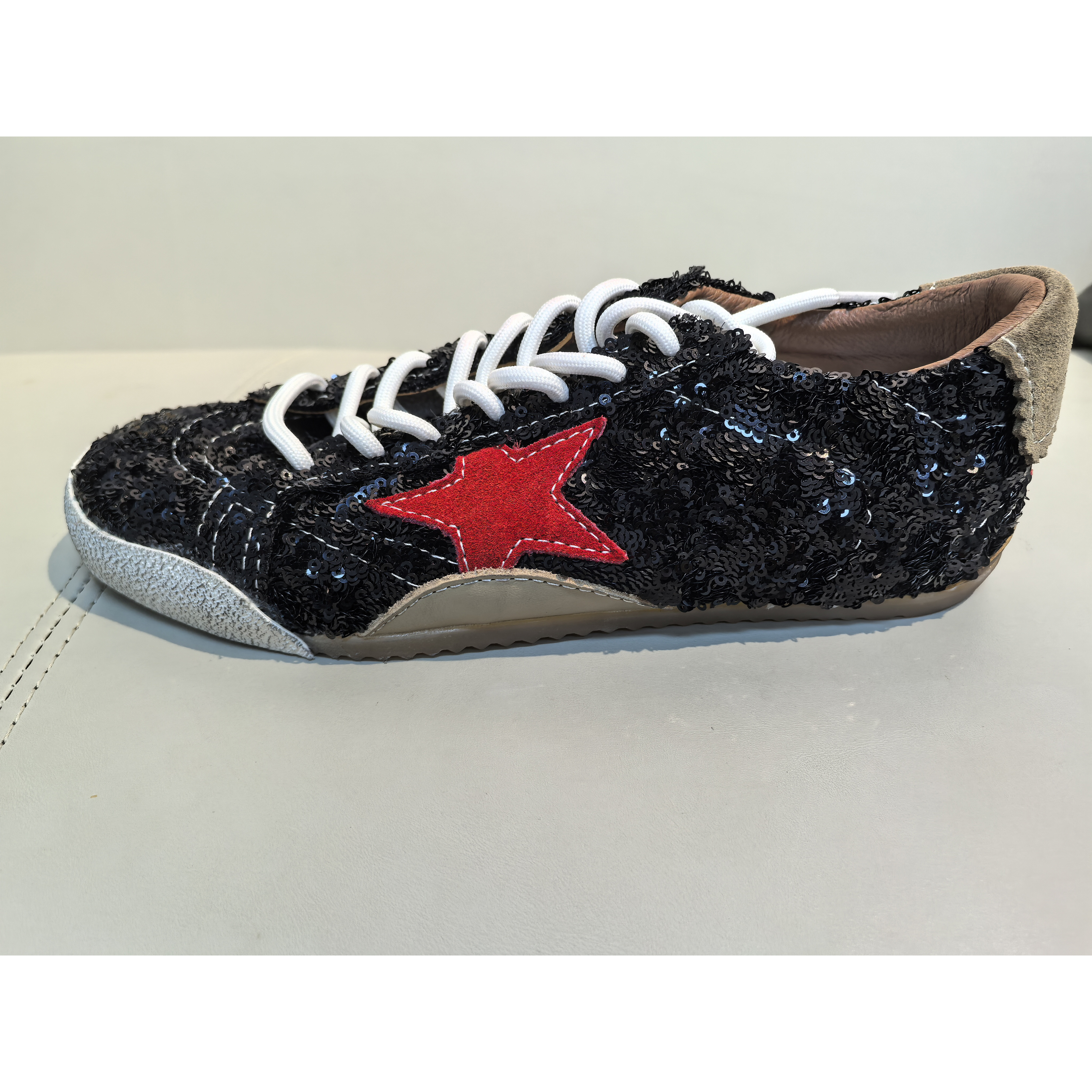 老王甄选 时尚简约做旧擦色款女士增高星星鞋