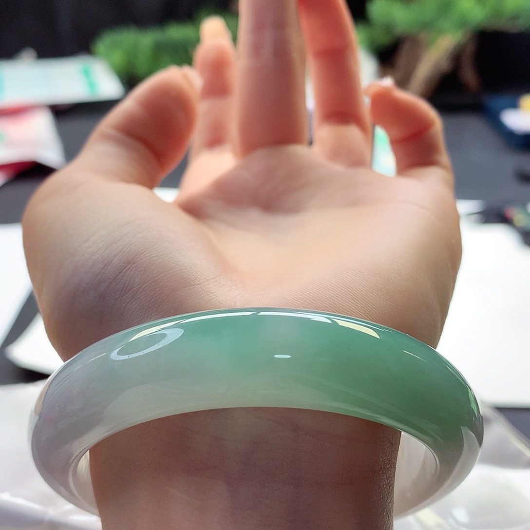 翡翠手镯未镶嵌天然翡翠59-60白底青宽版阳春白雪