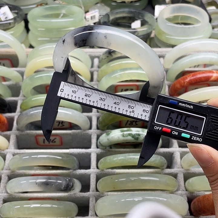 蛇纹石玉未镶嵌手镯176