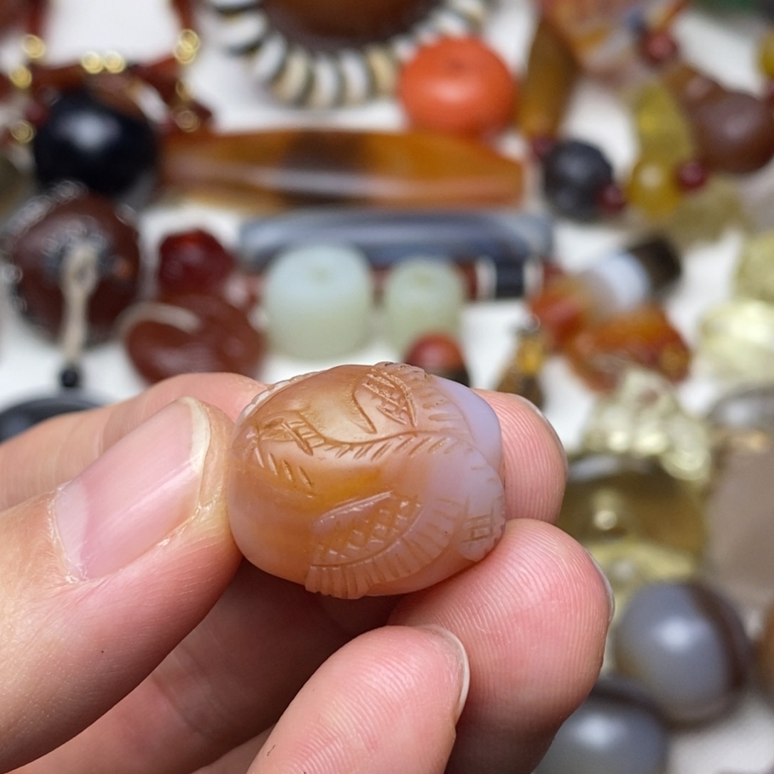 富***量玛瑙/玉髓未镶嵌颈饰
