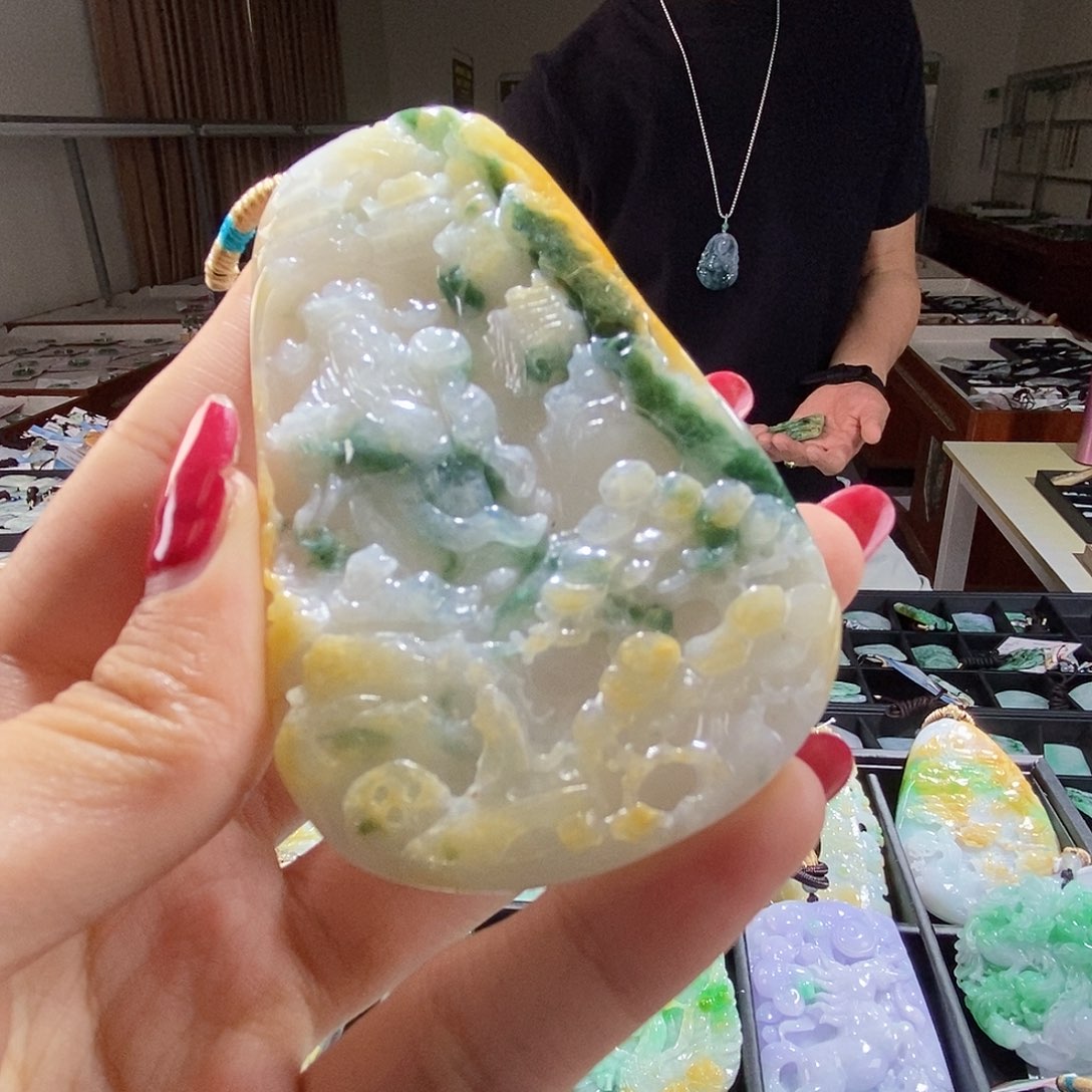 翡翠未镶嵌颈饰翡翠