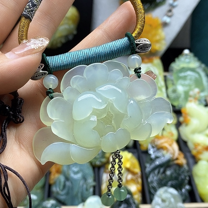 蛇纹石玉挂件未镶嵌