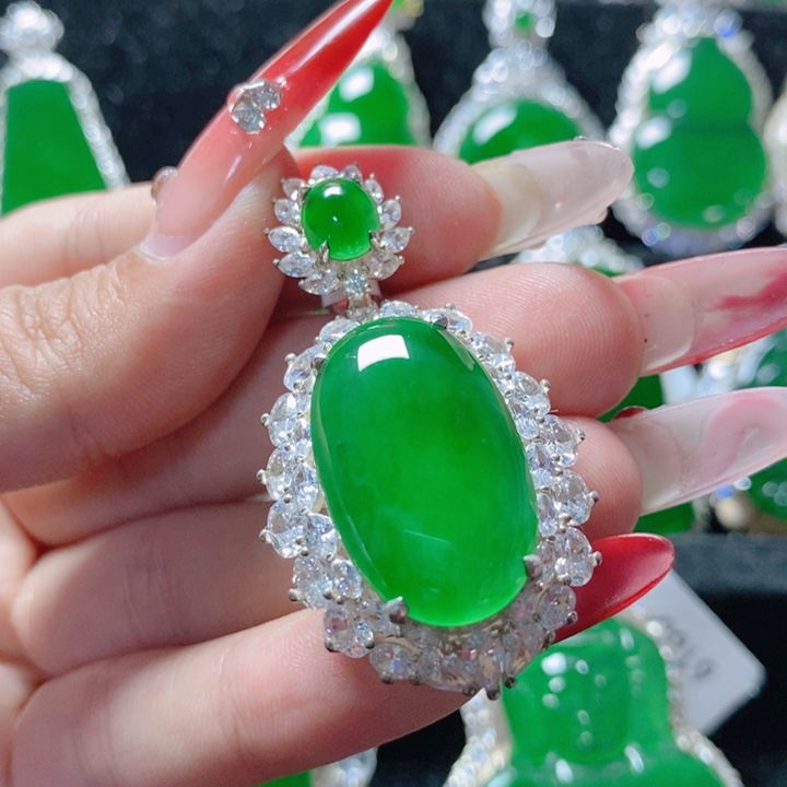 翡翠颈饰银S925镶嵌1888208。 