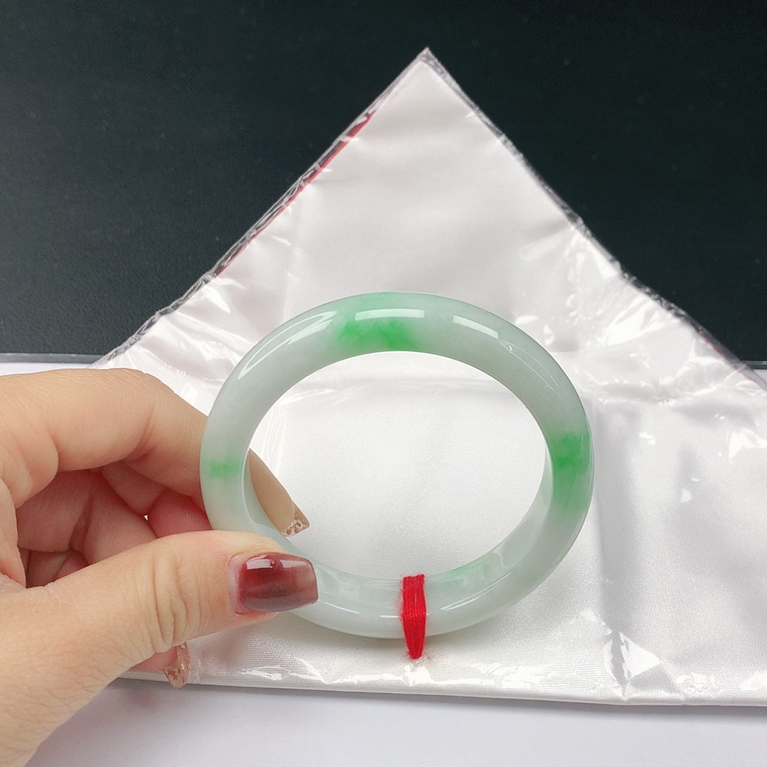 翡翠手镯未镶嵌翡翠531