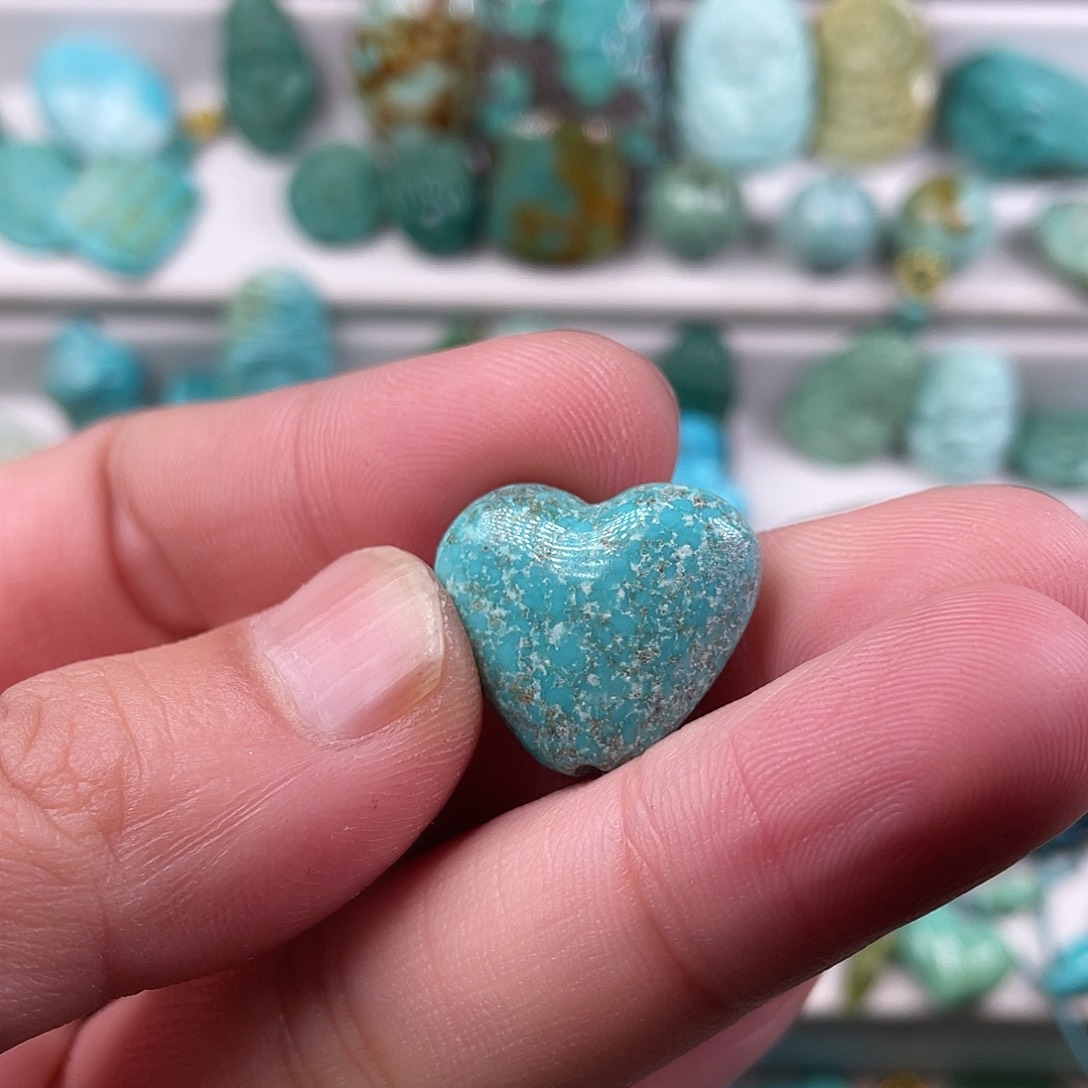 绿松石未镶嵌颈饰