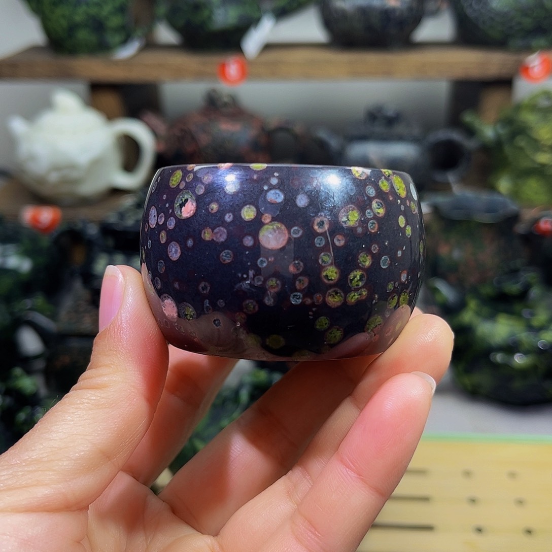 梅花石安山玉茶杯气孔