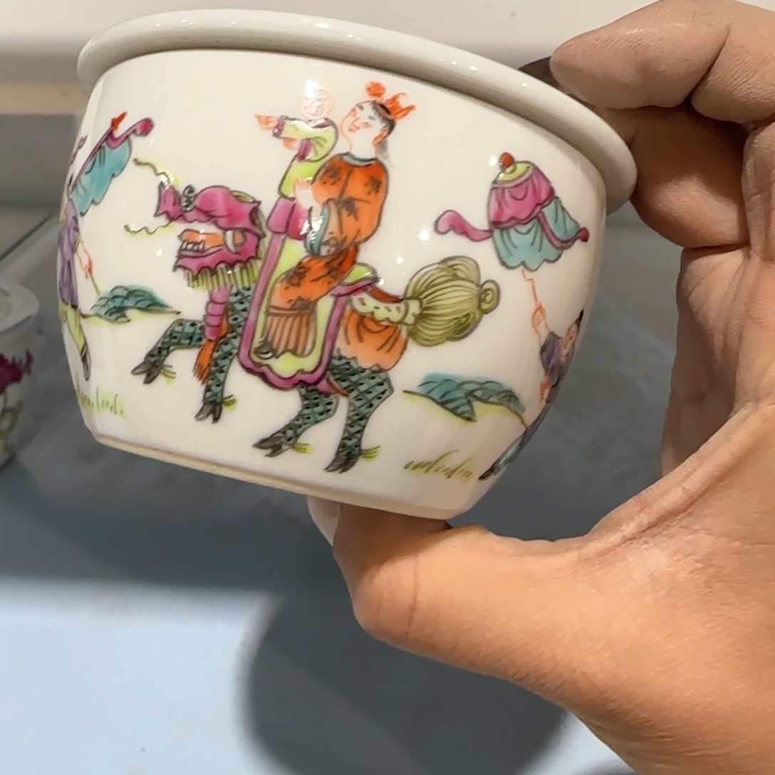 瓷片瓷器上还有两条长线上镌刻