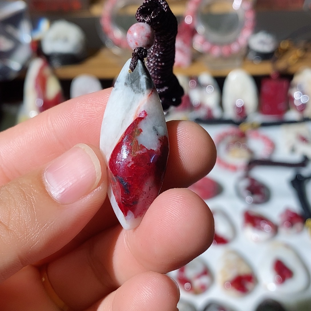 天然辰砂原矿吊坠