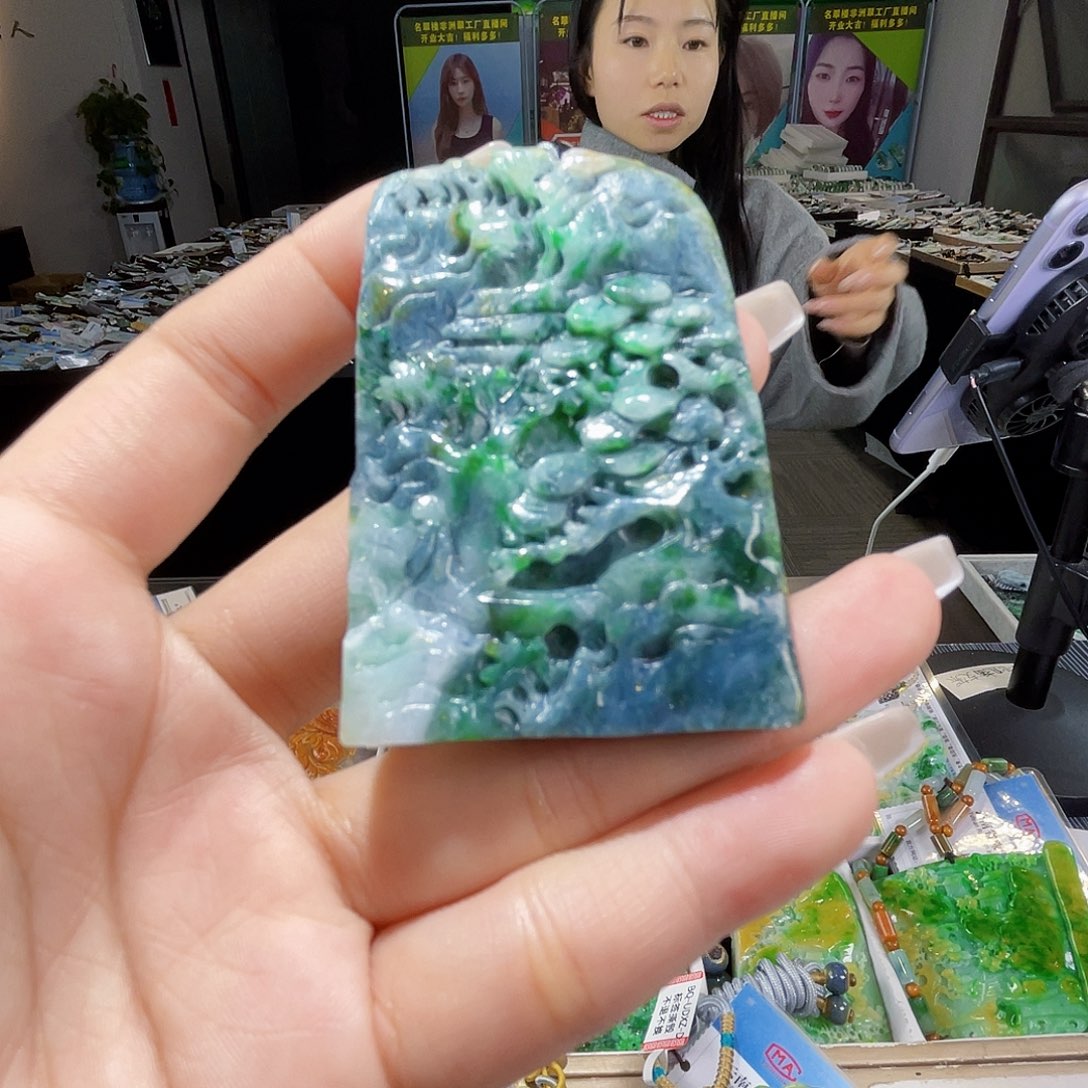 颈饰未镶嵌翡翠一