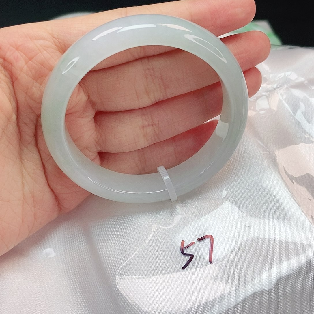 翡翠手镯未镶嵌正圈